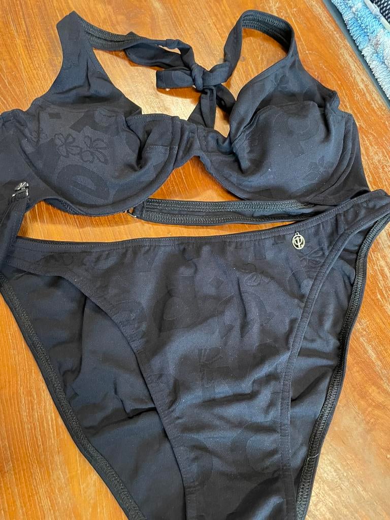 Kiwi bikini met pareo maat 5, Enlèvement ou Envoi, Comme neuf, Noir, Bikini