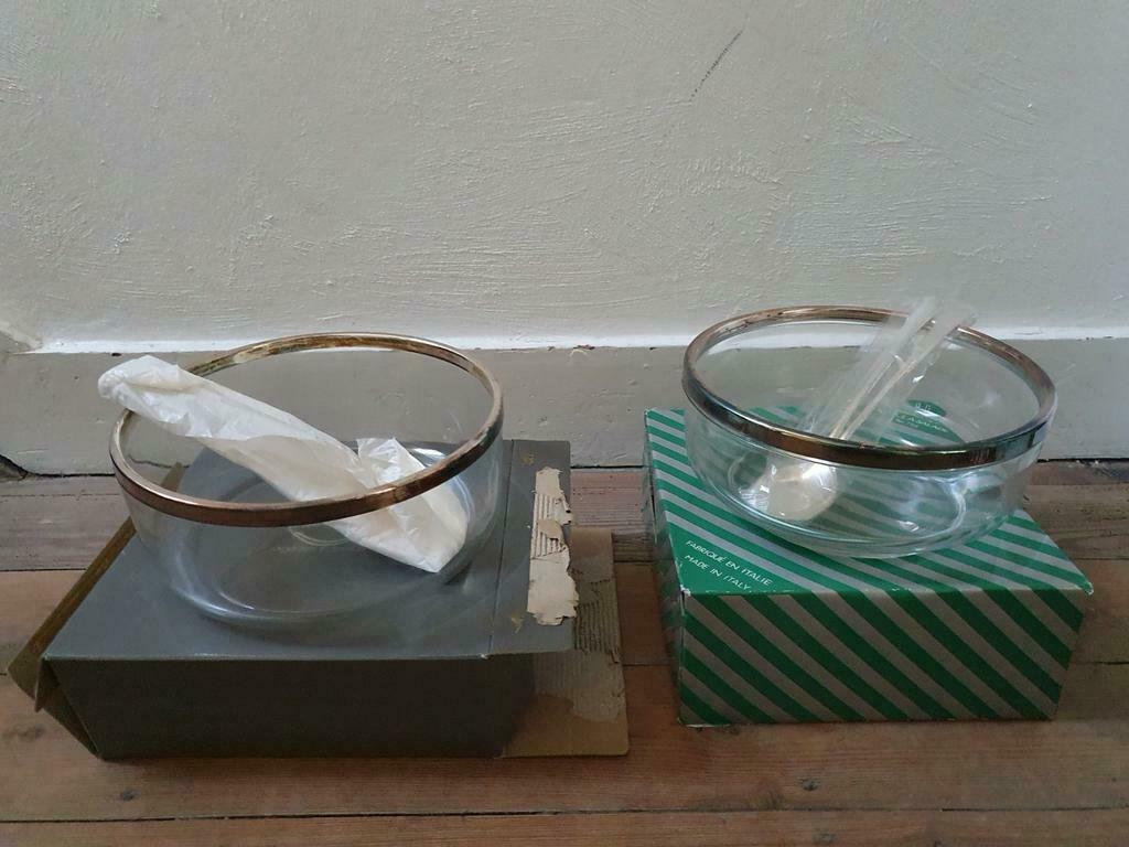 2 klassieke glazen slakommen + slabestek in verzilv metaal, Enlèvement ou Envoi, Neuf, Verre