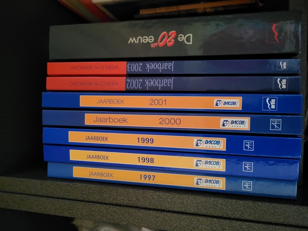 7 jaarboeken en 20 ste eeuw boek., Boeken, Ophalen of Verzenden, Zo goed als nieuw