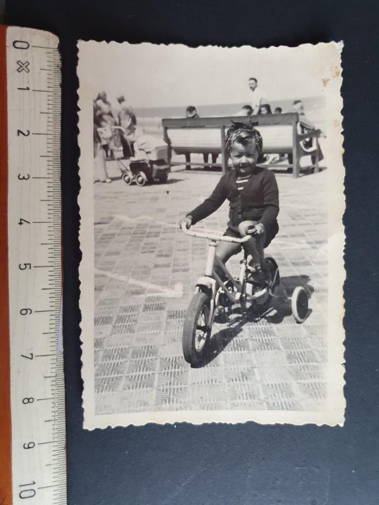 Foto Photo Hall Zeedijk Kind fiets Westende ? Blankenberge ?, Gebruikt, Foto, Ophalen of Verzenden, 1940 tot 1960