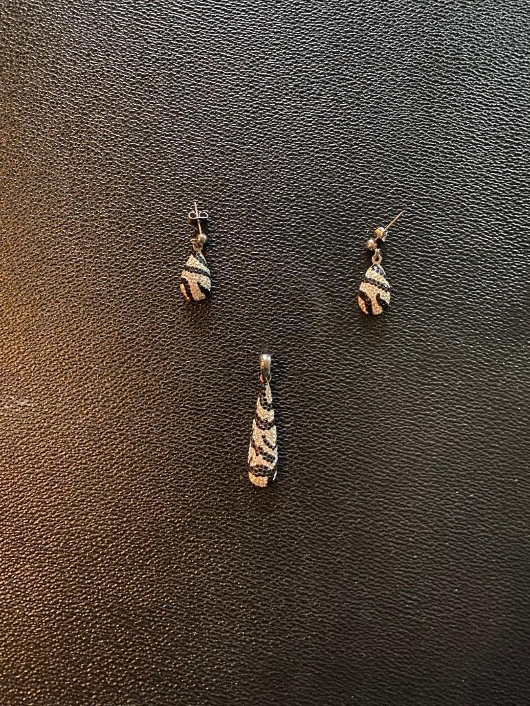 Oorbellen en bijpassende hanger van Victoria, Ophalen of Verzenden