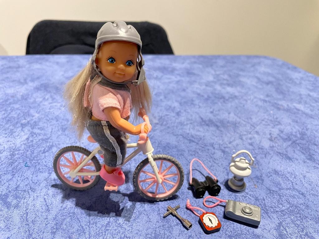 Barbie Shelly vintage - vélo, Enfants & Bébés, Jouets | Poupées, Utilisé, Barbie, Enlèvement