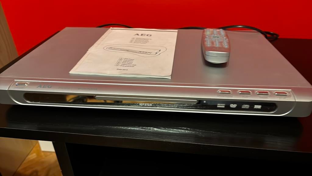 DVD en mpeg4 speler., Audio, Tv en Foto, Cd-spelers, Ophalen of Verzenden, Zo goed als nieuw