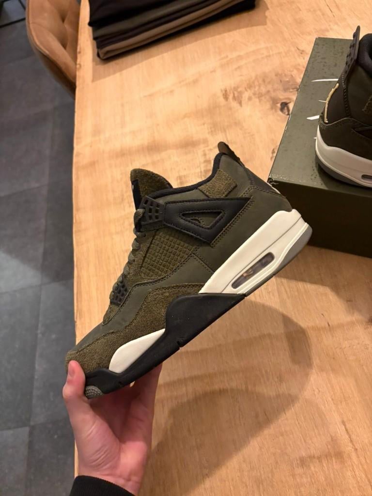 Air Jordan 4 RETRO Craft 'Medium Olive', Enlèvement, Comme neuf