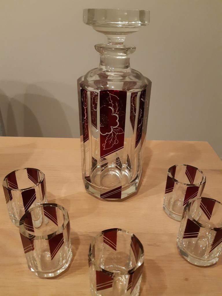 Verres et bouteilles à liqueur, Enlèvement