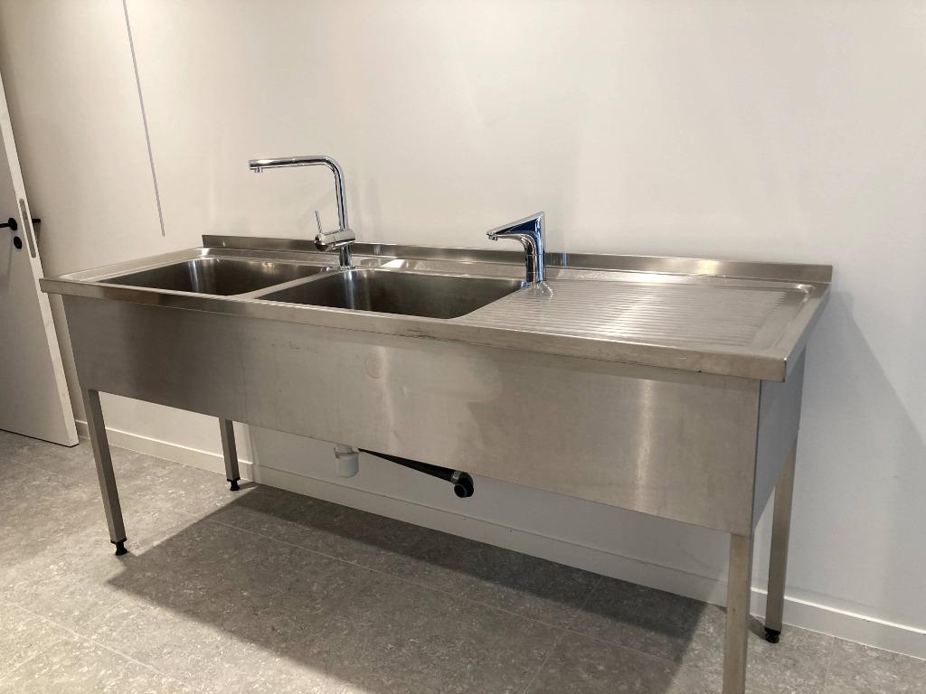 RVS Spoeltafel met twee professionele kranen GROHE, Enlèvement, Utilisé, Mobilier en inox
