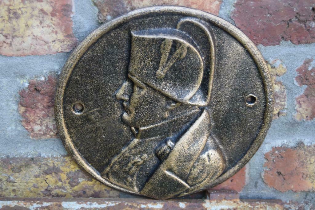 Fronton à l'effigie de Napoléon en fonte patinée, Maison & Meubles, Enlèvement ou Envoi, Neuf