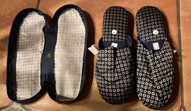 Nieuwe heren pantoffels met hoesje 44, Kleding | Heren, Schoenen, Blauw, Nieuw, Ophalen of Verzenden, Pantoffels of Sloffen