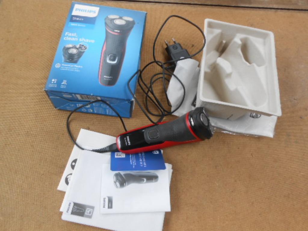 rasoir pour homme Philips Series 1000 modèle S1333 rouge, Enlèvement ou Envoi, Utilisé, Autres types
