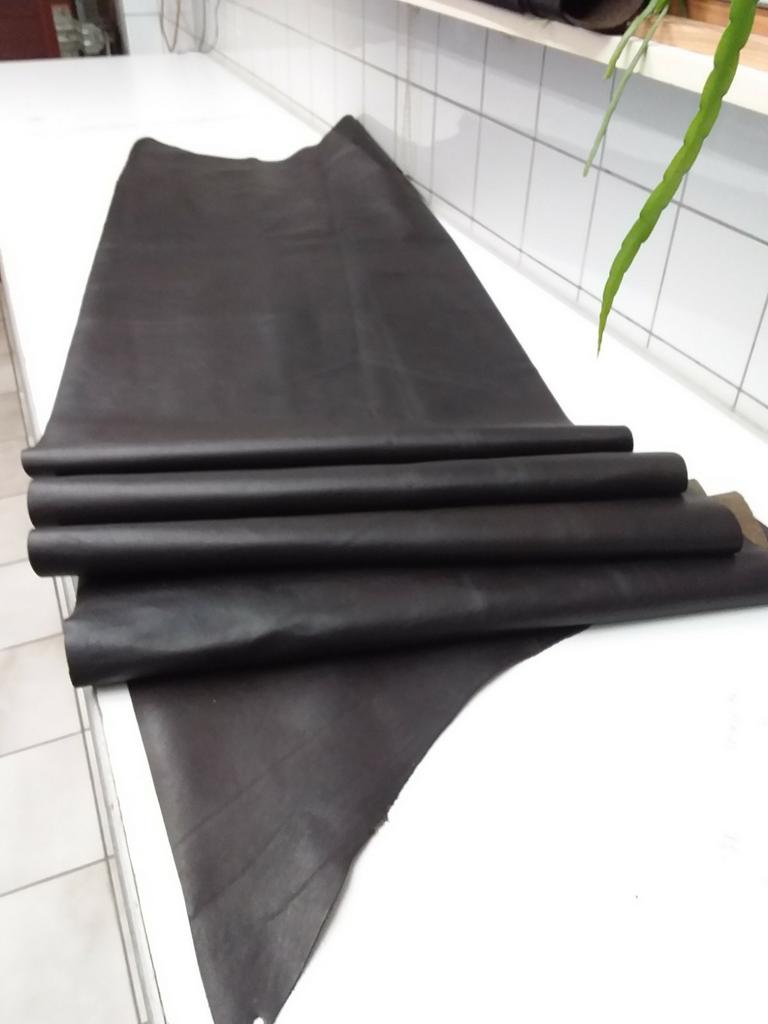 Donkerbruin leder, tassenleder, hobbyleder, 235 x 55 cm, Hobby & Loisirs créatifs, Tissus & Chiffons, Enlèvement ou Envoi, Neuf