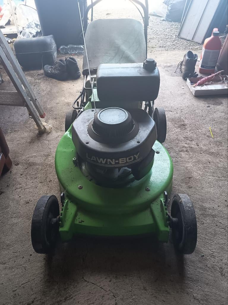 Tondeuse de marque lawn boy sans traction, 2 temps !!!, Tondeuse rotative, Tondeuses à gazon à essence, Utilisé, Bac de ramassage