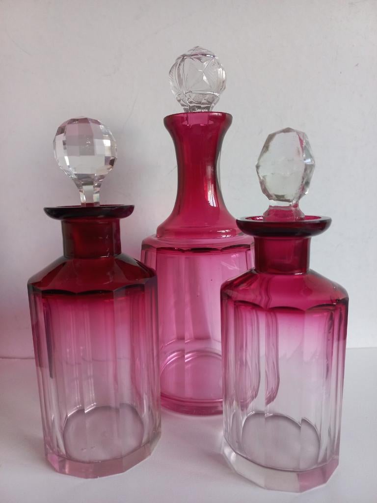 3 antieke (jr  1920) kristal parfum karafjes met stopjes., Antiek en Kunst, Ophalen of Verzenden
