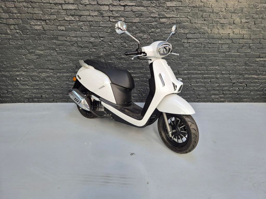 QJ motor LTR 125 met daginschrijving, Scooter, 125 cc, 11 kW of minder, ABS