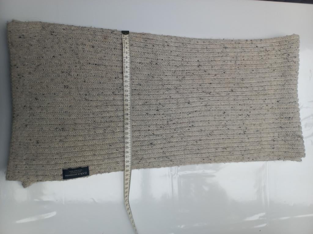 Warme beige sjaal van Zara, Ophalen of Verzenden, Gedragen, Sjaal