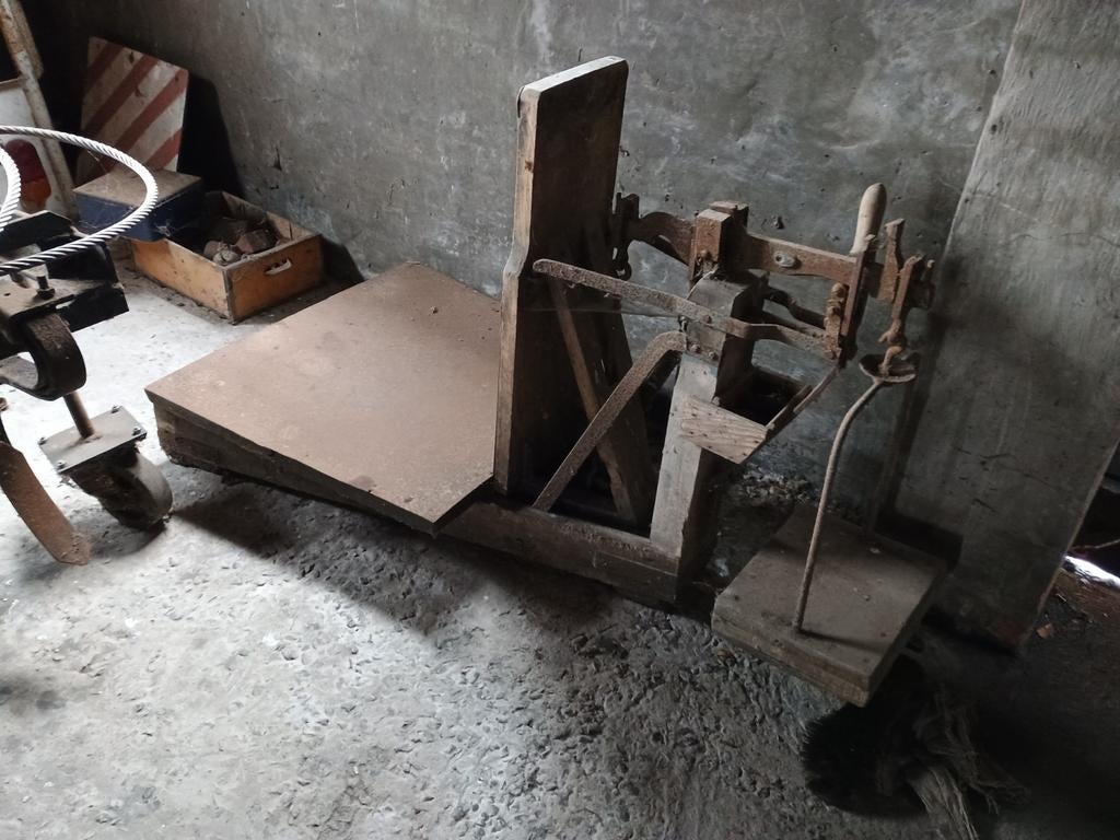 Antieke werkende Bascule met veel gewichten., Enlèvement