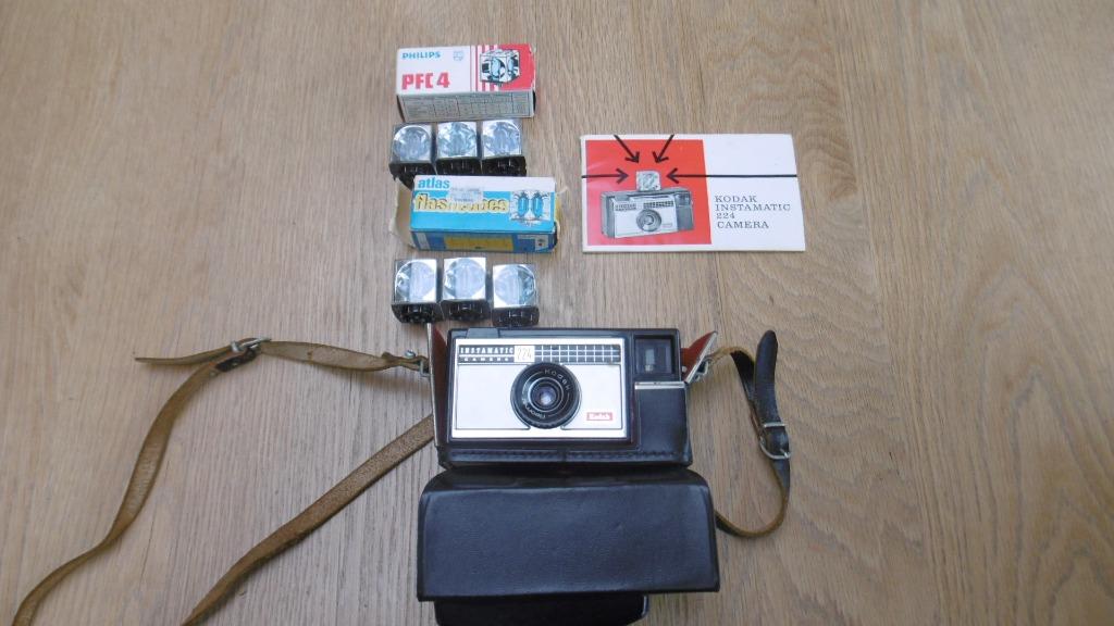 Kodak instamatic 224 + flitslampjes+ lederen  draagtas, Enlèvement ou Envoi, Utilisé, Kodak