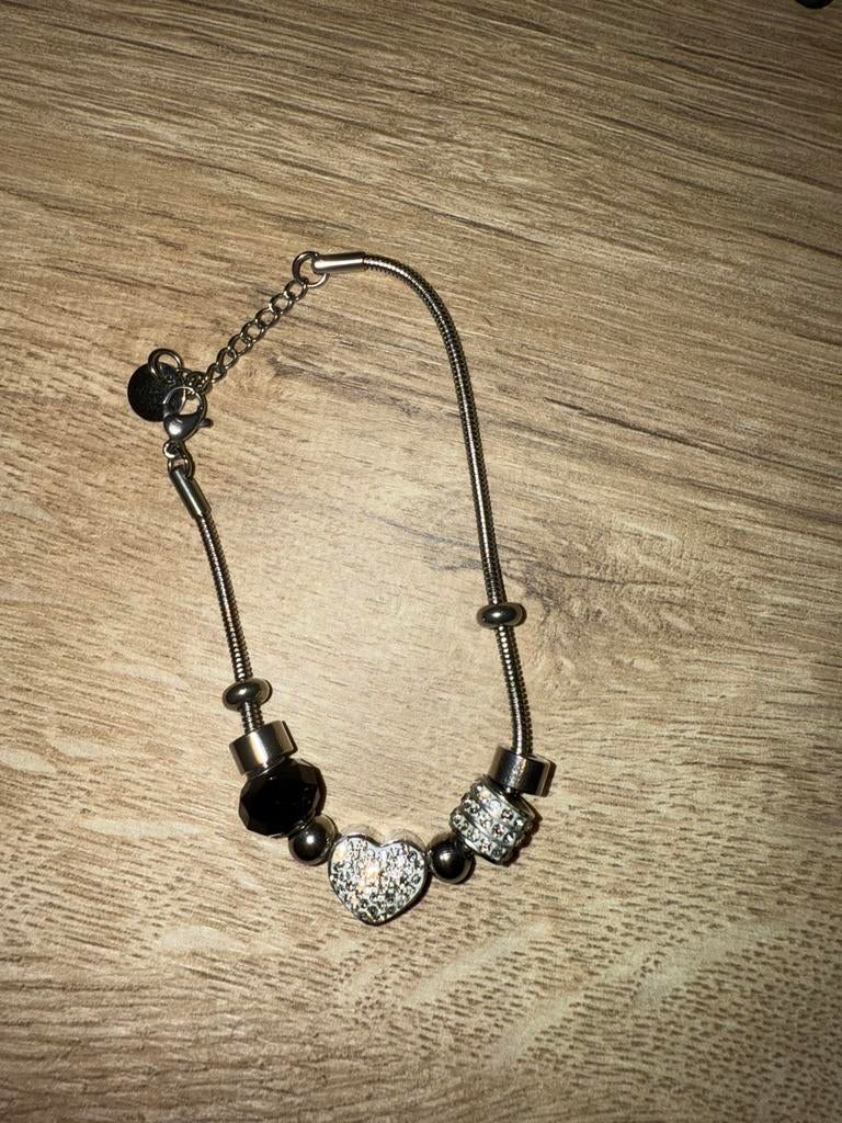 Bracelet à breloques argentée et noir, 1 bracelet à breloques, Enlèvement ou Envoi, Comme neuf, Argent