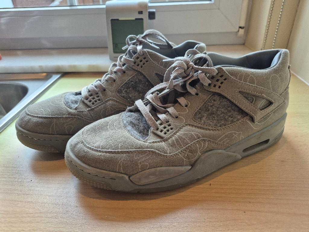 Jordan 4 retro kaws maat 46, Kleding | Heren, Schoenen, Overige kleuren, Ophalen of Verzenden, Zo goed als nieuw, Sneakers