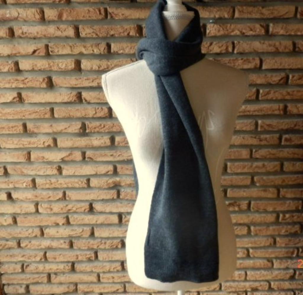 (4) - écharpe homme grise - H&M -, Kleding | Heren, Mutsen, Sjaals en Handschoenen, Maat 52/54 (L), Ophalen of Verzenden, Zo goed als nieuw