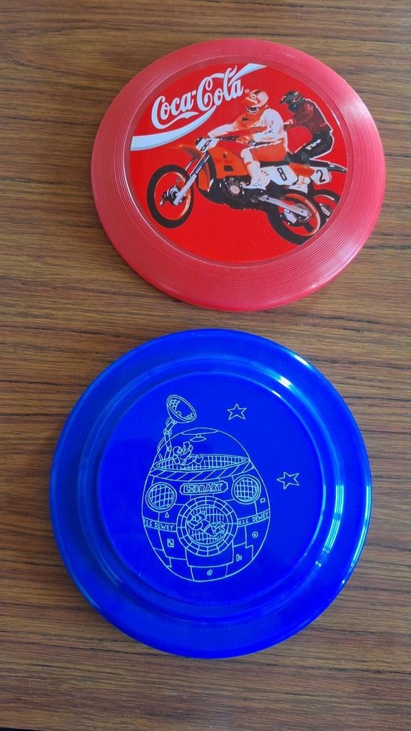 Frisbee Coca Cola 24 cm ou bibliothèque USS De Wey 22 cm, Cinq joueurs ou plus, Enlèvement ou Envoi, Neuf
