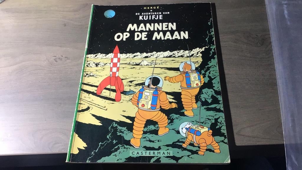 Hergé - Mannen op de maan(d), Gelezen, Eén stripboek, Ophalen of Verzenden, Hergé