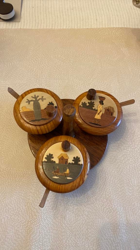 Salière, poivrière, moutardier (bois marqueterie Madagascar), Ophalen
