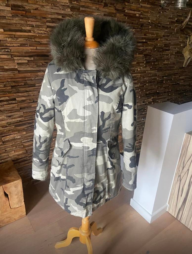 Veste d'hiver avec cape Attentif Paris, Enlèvement, Taille 36 (S)