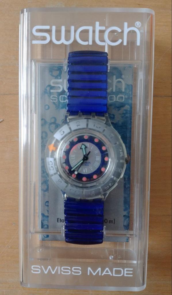 Swatch Scuba Spark SDK 116, Bijoux, Sacs & Beauté, Enlèvement ou Envoi, Neuf
