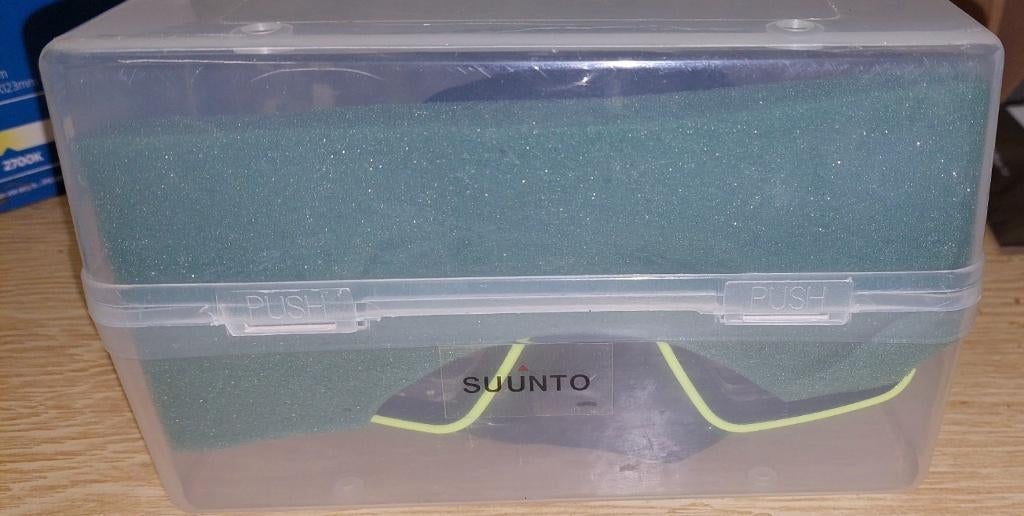 Masque de plongée Suunto LOOK vert/noir - parfait état, Sports nautiques & Bateaux, Plongée, Enlèvement ou Envoi, Comme neuf, Lunettes de plongée ou Tuba