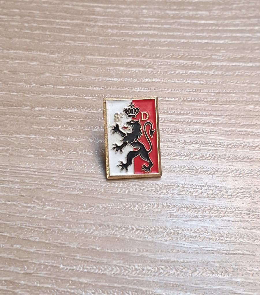 PIN - LOGO - EMBLEEM - LEEUW - KROON - LION - COURONNE, Collections, Envoi, Utilisé, Autres sujets/thèmes, Insigne ou Pin's
