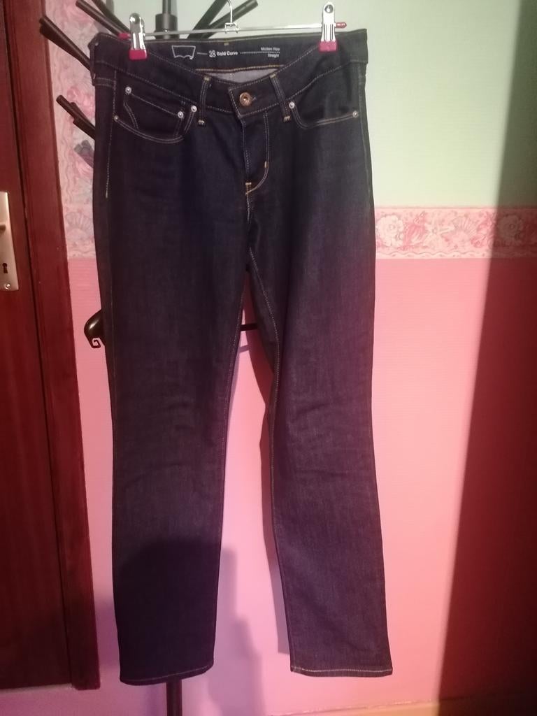 Jeans Levi's femme 28/29 Bold Curve bleu comme neuf., W28 - W29 (confection 36), Comme neuf, Enlèvement, Bleu