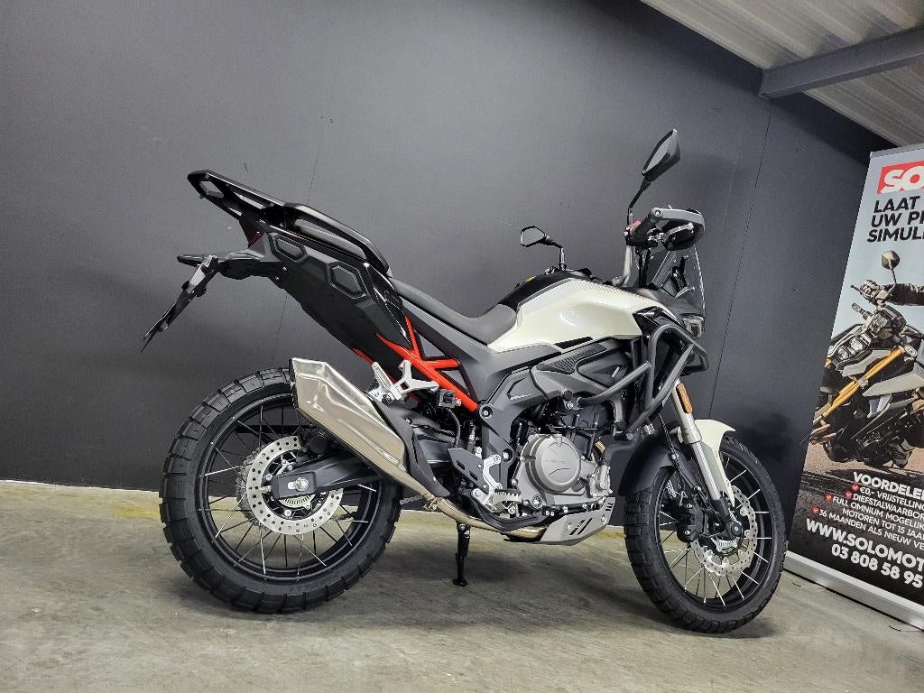 Morbidelli T352X (A2) (2+3 jaar garantie), Motos, Motos | Marques Autre, 350 cm³, Tourisme, Entreprise, 2 cylindres