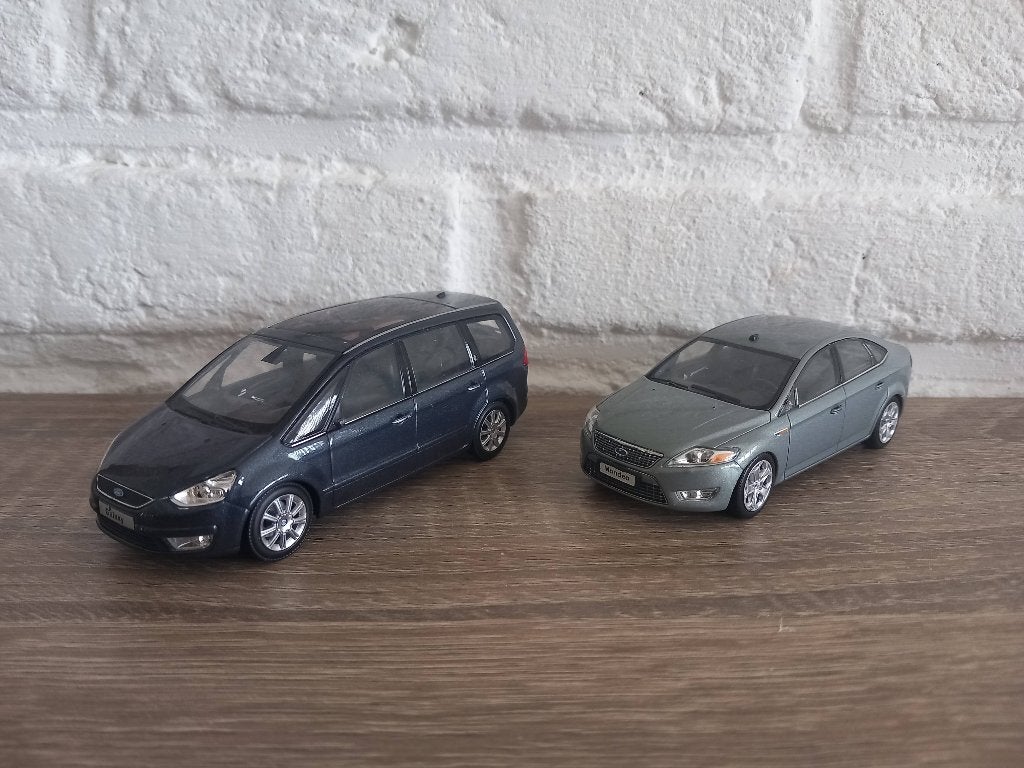 Ford Mondeo & Galaxy Ghia, scale 1:43 Minichamps, Hobby en Vrije tijd, Modelauto's | 1:43, Ophalen, Zo goed als nieuw, Auto, MiniChamps