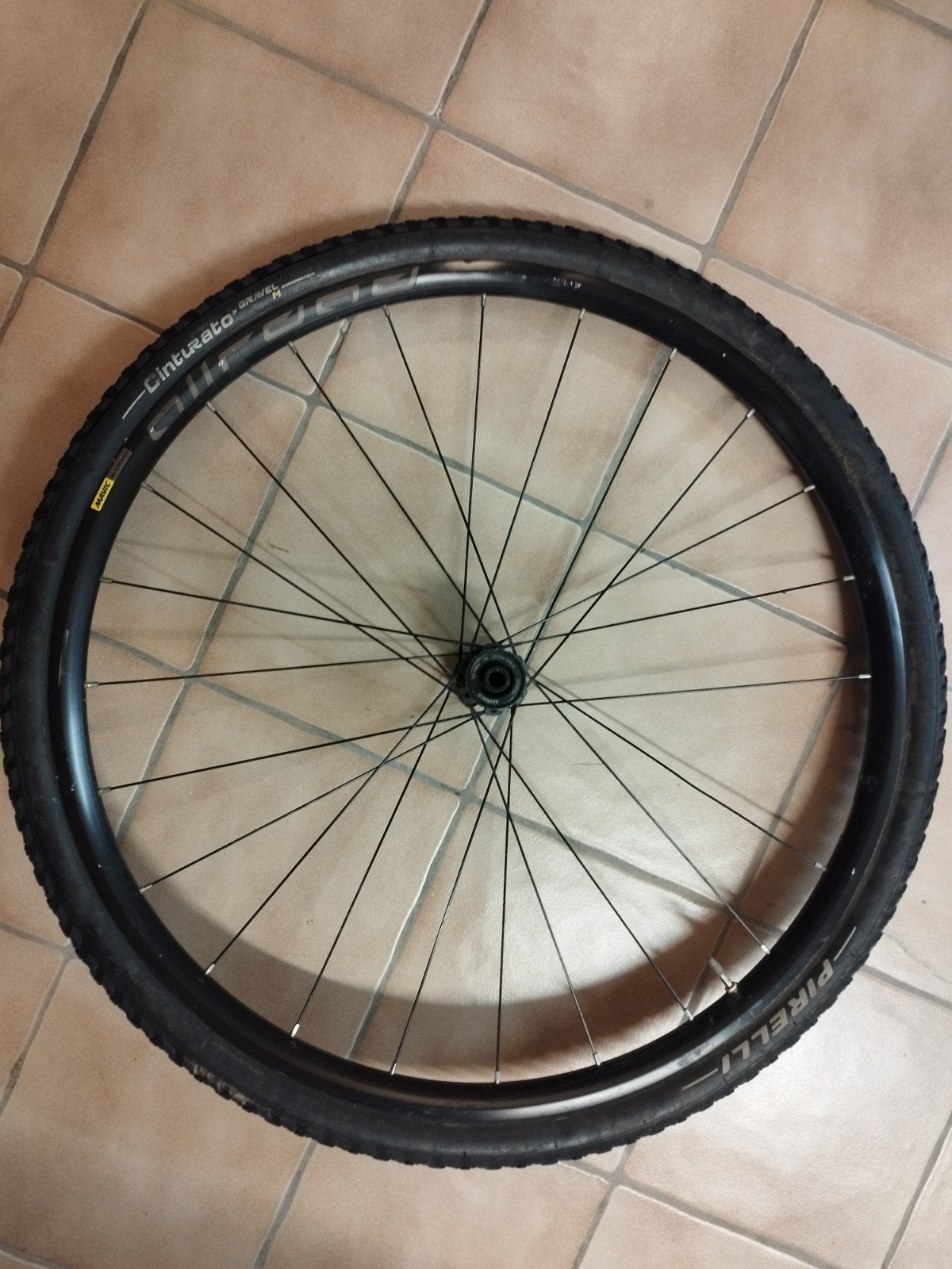 roue avant Mavic allroad gravel et pneu, Enlèvement