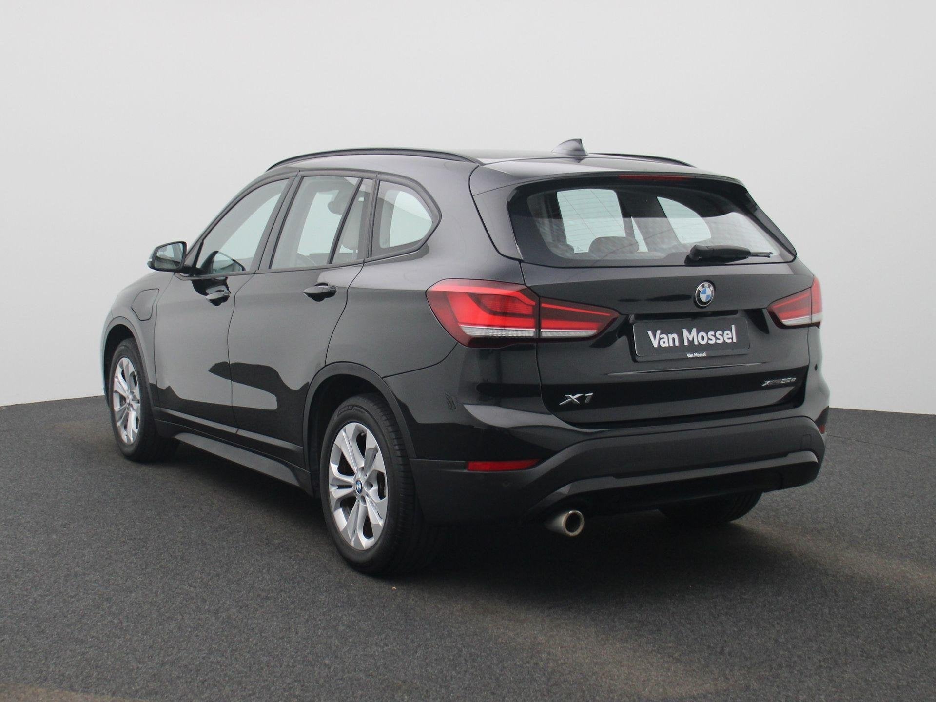 BMW X1 xDrive25e (162 kW) HUD | NAVI | CAMERA | LEDER | LED, Auto's, BMW, Stof, Gebruikt, Automatische klimaatregeling, 1820 kg