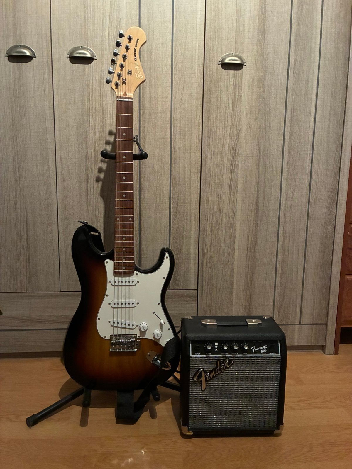 Elektrische gitaar, versterker, gitaarriem en staander, Musique & Instruments, Enlèvement, Comme neuf, Fender