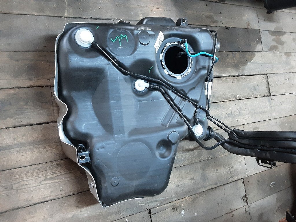 BRANDSTOFTANK Volkswagen Passat (3C2) (1K0201022), Gebruikt, Volkswagen, Volkswagen AG, Kundenbetreuung@volkswagen.de