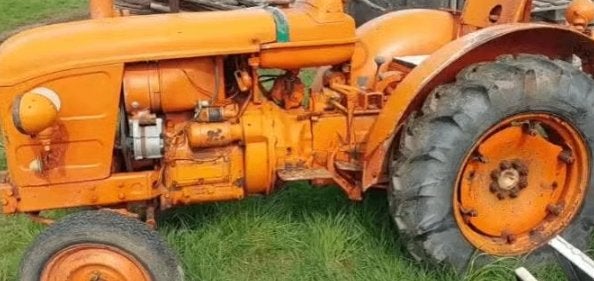 Traktor v72 Renault, Enlèvement, Utilisé, Renault, Jusqu'à 2500