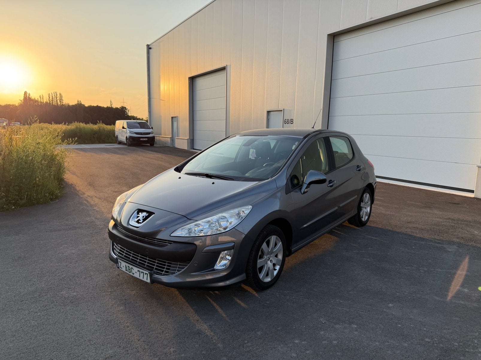 Peugeot 308 1.6 Benzine! Automaat! Gekeurd! Airco! Trekhaak!, Auto's, Euro 5, Stof, Zwart, 4 cilinders