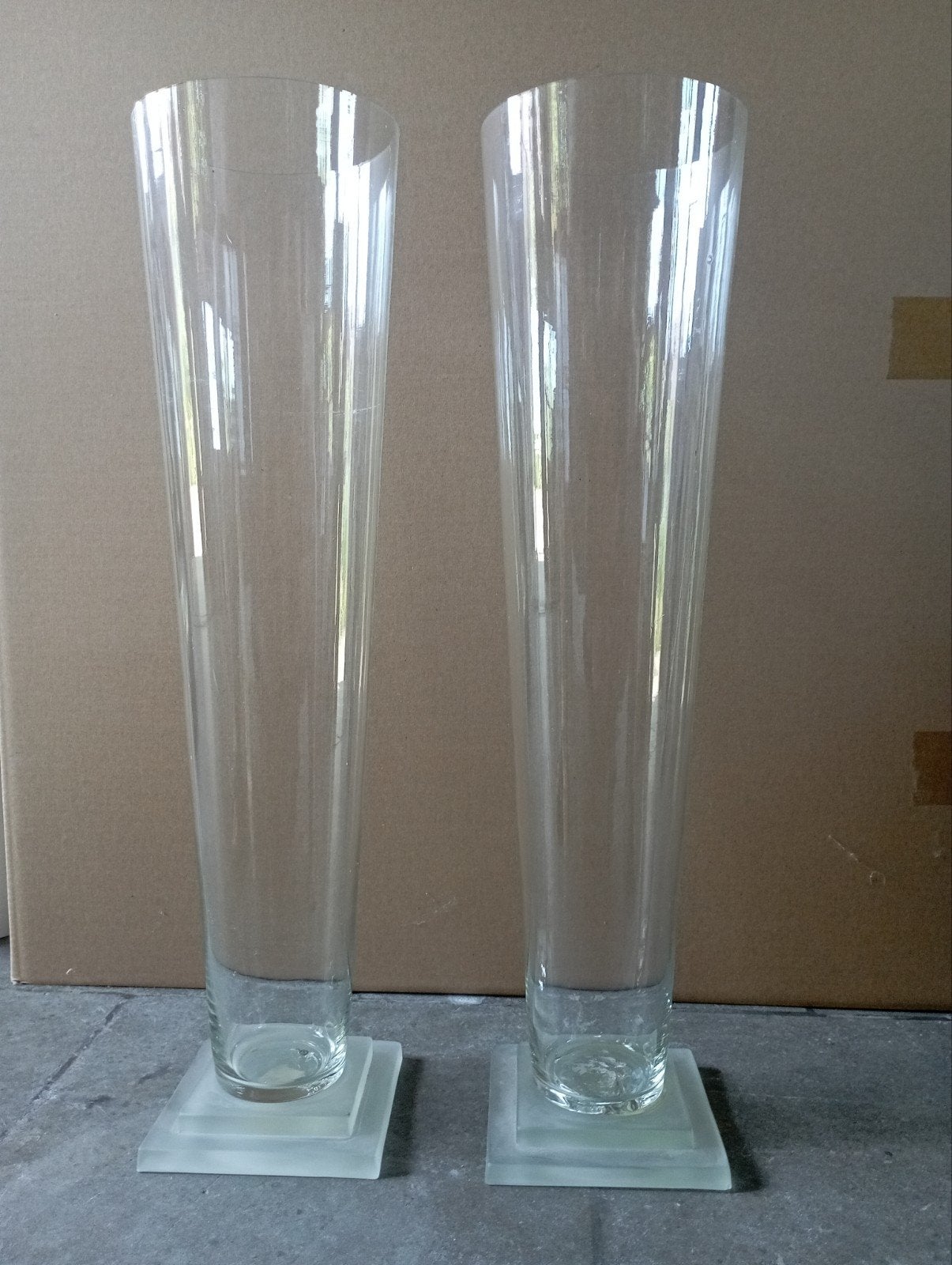 2 hoge glazen vazen, Huis en Inrichting, Ophalen, Transparant, Glas