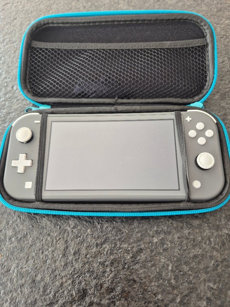Nintendo switch lite + games + reis tas + oplader, Ophalen, Grijs, Zo goed als nieuw, Met beschermhoes of tas