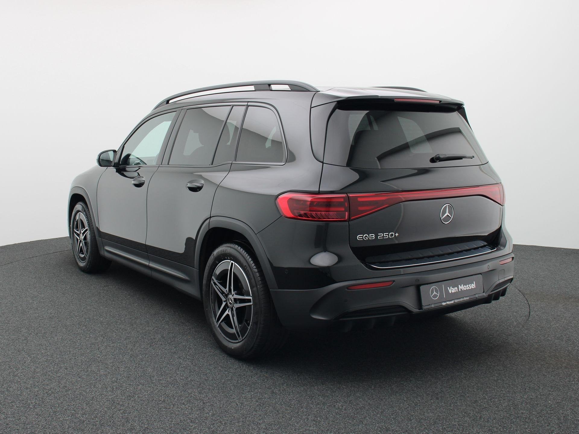 Mercedes-Benz EQB 250+ AMG Line + PANORAMISCH DAK + BURMESTE, Auto's, Dealer onderhouden, Stof, Gebruikt, Zwart