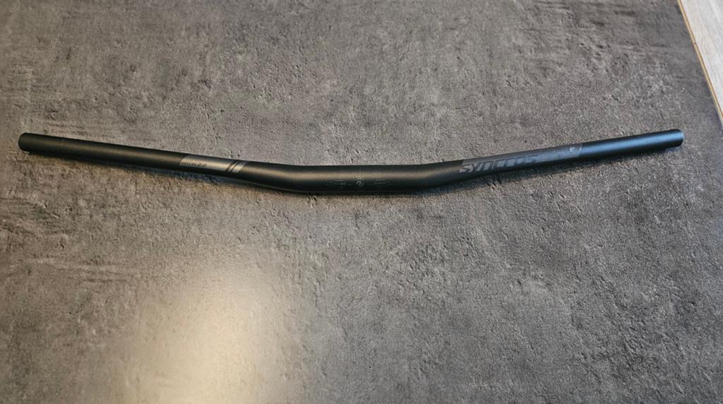 Cintre syncros hixon 2.0
780mm 31. 8 mm
Quelques traces d'us, Ophalen