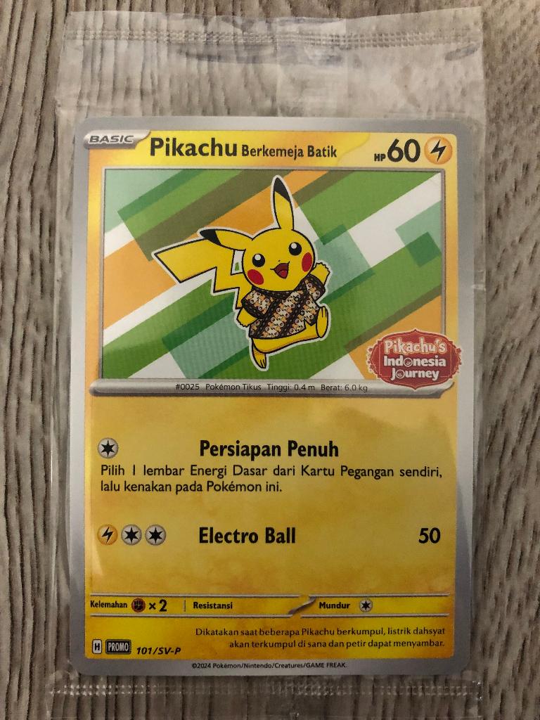 Pokemon Indonesia Exclusive Pikachu Berkemeja Batik 101/SV-P, Ophalen of Verzenden, Nieuw, Losse kaart