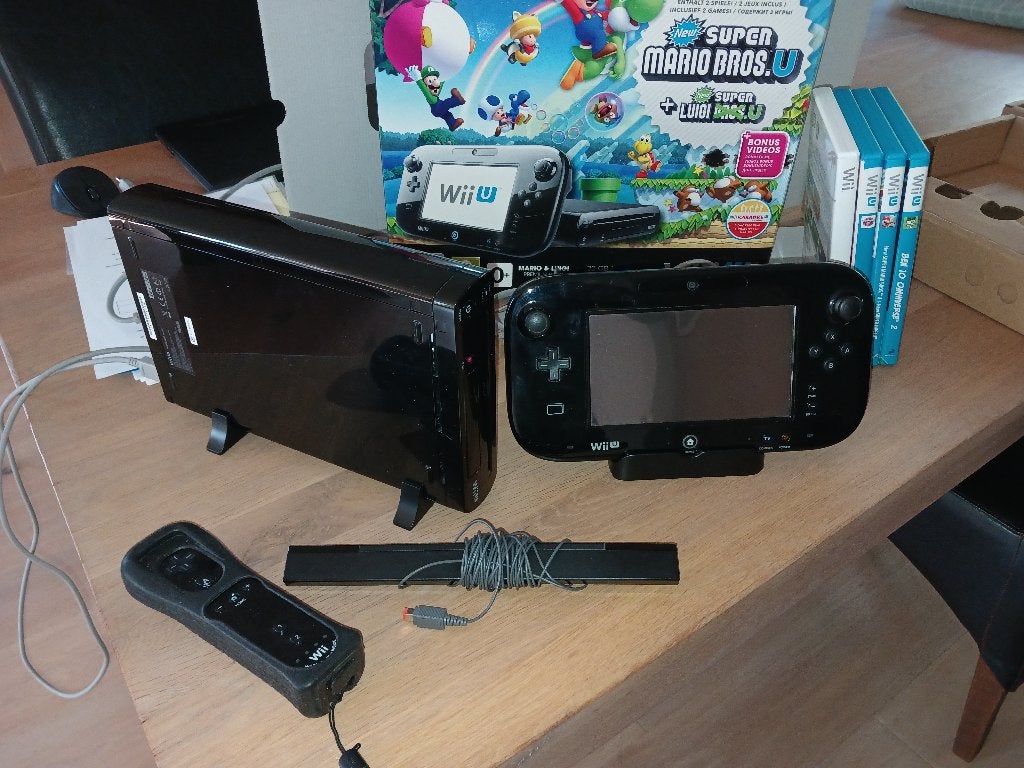 Wii U 32 Go avec télécommande, noire avec 4 jeux, Consoles de jeu & Jeux vidéo, Enlèvement ou Envoi, Comme neuf, Avec 1 manette