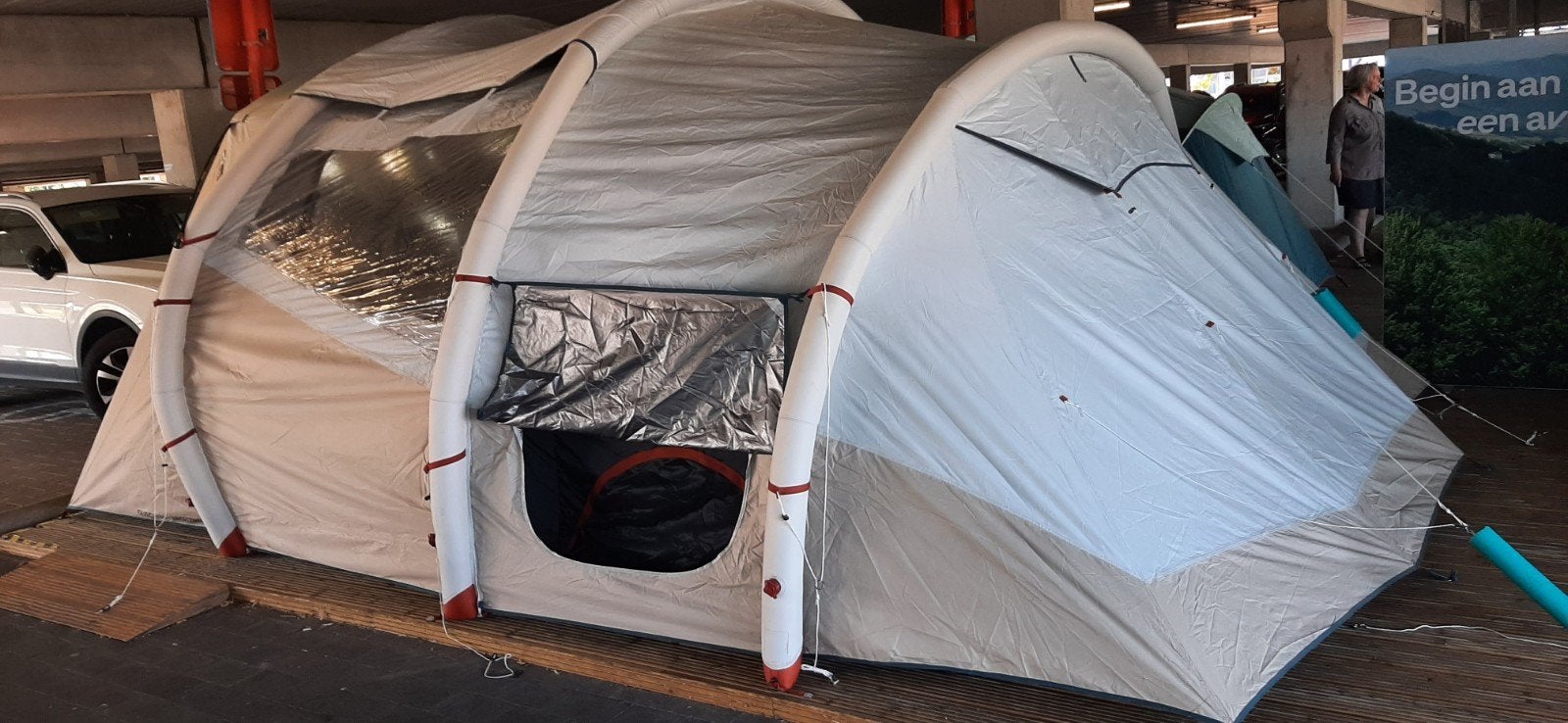 Tente gonflable avec 2 chambres et espace de vie, Enlèvement