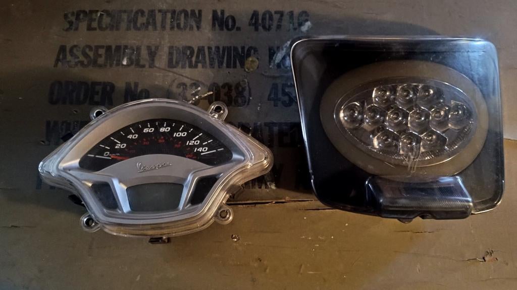 Compteur et feux Vespa gts