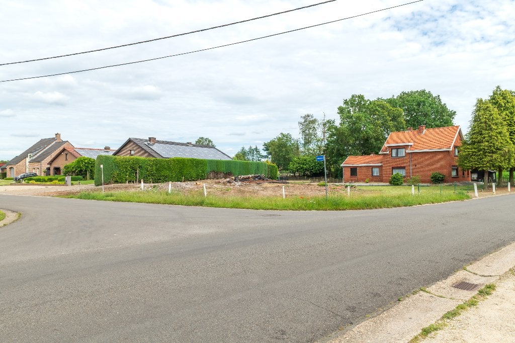 Rustig gelegen bouwgrond voor open bebouwing op hoekperceel, Immo, Beverlo, 500 tot 1000 m²