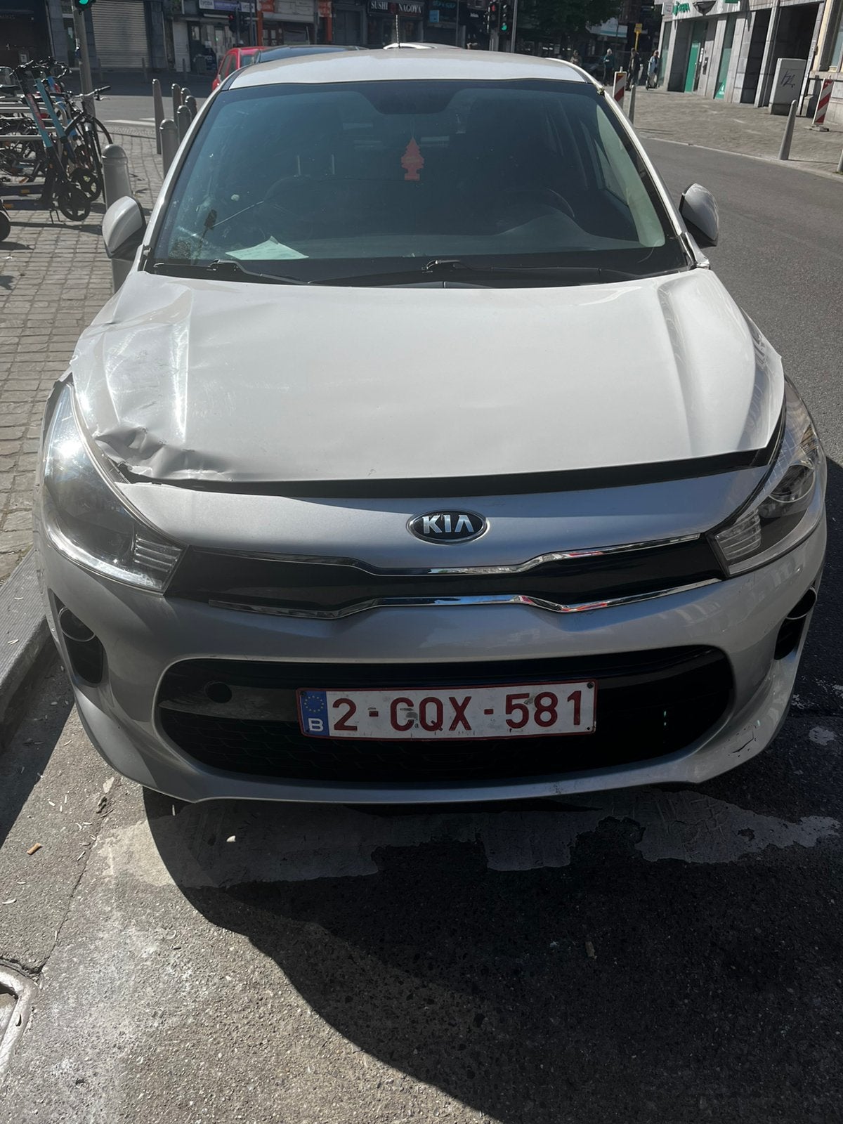Kia rio 2017 en bonne état juste capo à changer, Auto's, Kia, Euro 5, Stof, Zwart, Wit
