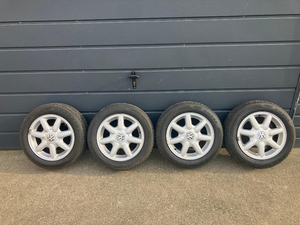 Kit hiver VW Golf 3 roues, jantes et pneus 185 60 14, Autos : Pièces & Accessoires, Pneus & Jantes, 14 pouces, Pneus hiver, Enlèvement ou Envoi